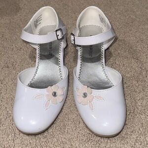 Charming White Kids Dress Shoes with Floral Detail